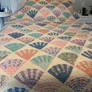 Vintage Seashell or Fan Pattern Quilt 88 x 92 | Arch Quilt | Grandma Cottagecore